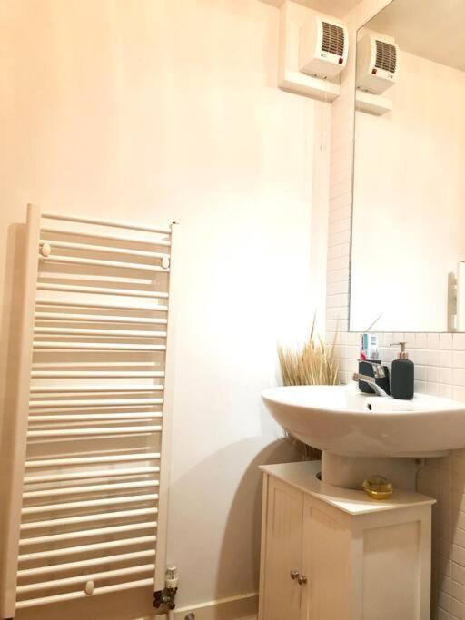 Modern Spacious Retreat Full Fibre Wi-Fi & Free Parking 爱丁堡 外观 照片